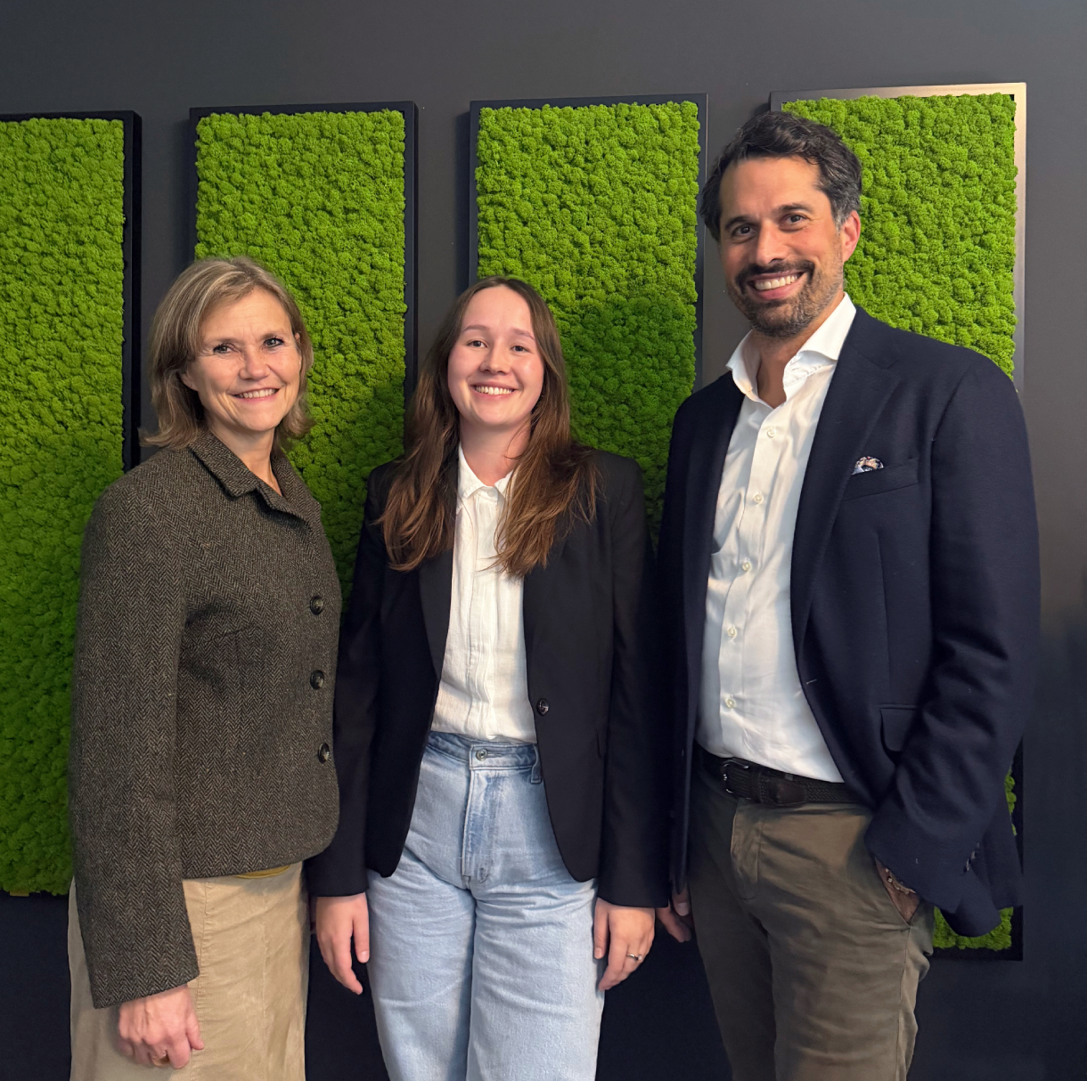 Aufnahme von Friederike Rieg (Stiftung SeeYou), Sarina Eidam (aquilliance) und Reza Ghalamkarizadeh (aquilliance)