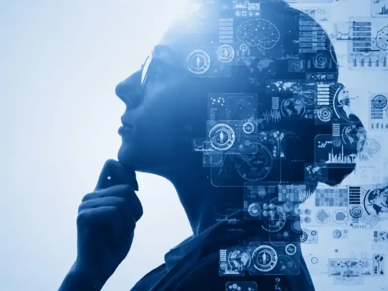 AI Audit – Eine junge Frau vor digitalen Datenvisualisierungen zur Analyse von KI-Potenzialen und AI Readiness